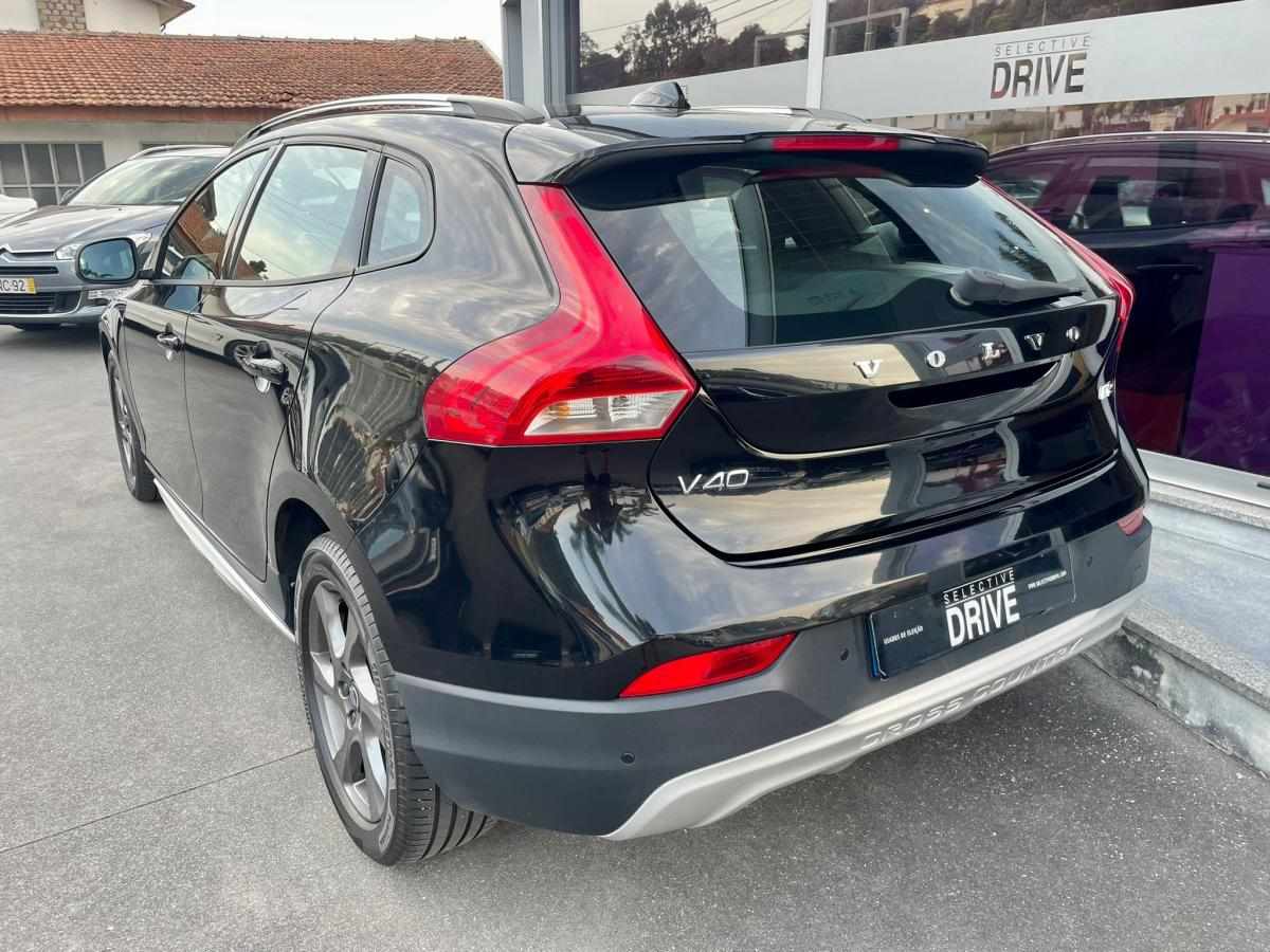 volvo-v40-cross-country-2015-diesel-1969cc