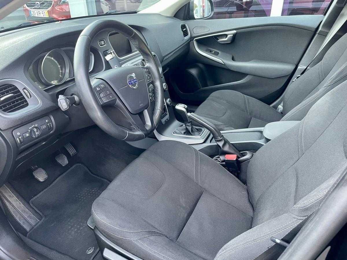 volvo-v40-cross-country-2015-diesel-1969cc