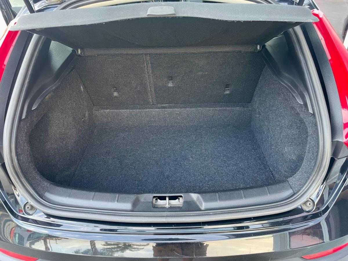 volvo-v40-cross-country-2015-diesel-1969cc