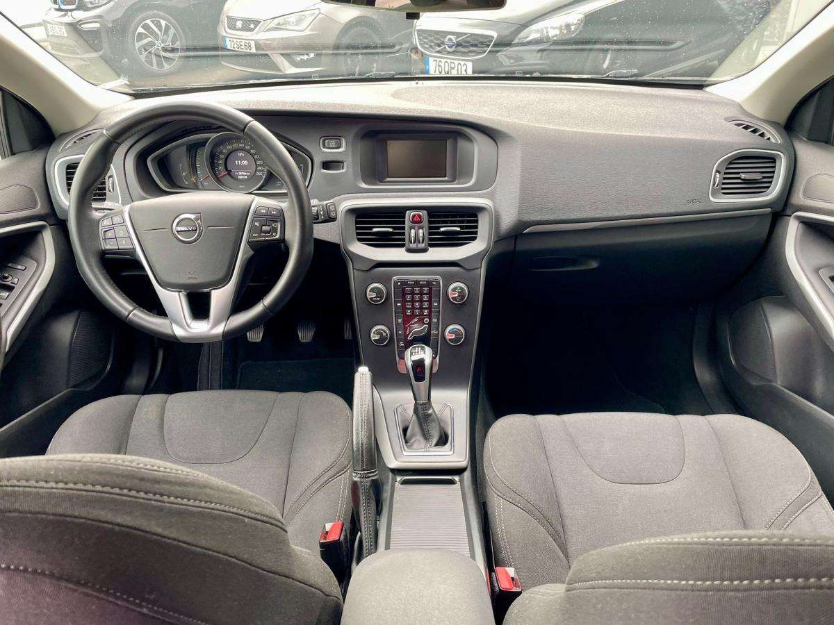 volvo-v40-2017-diesel-1969cc