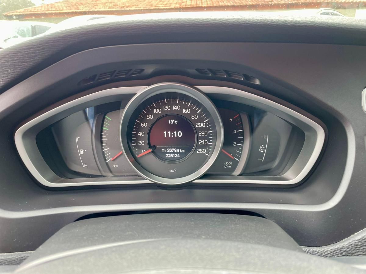 volvo-v40-2017-diesel-1969cc