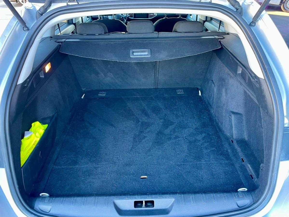 peugeot-308-sw-2017-diesel-1560cc