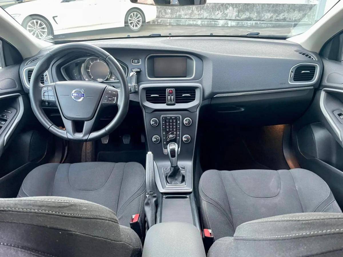 volvo-v40-cross-country-2015-diesel-1969cc