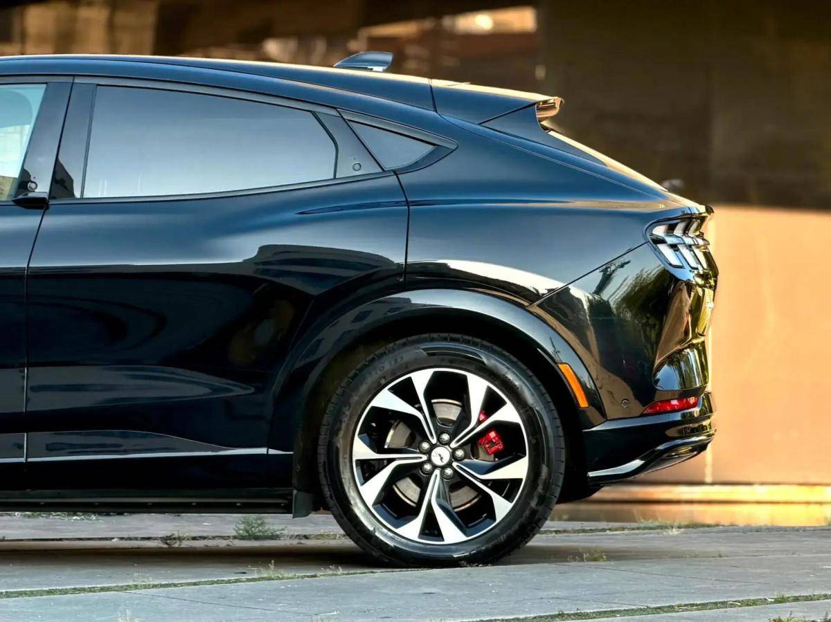 ford-mustang-mach-e-2023-eletrico-0cc