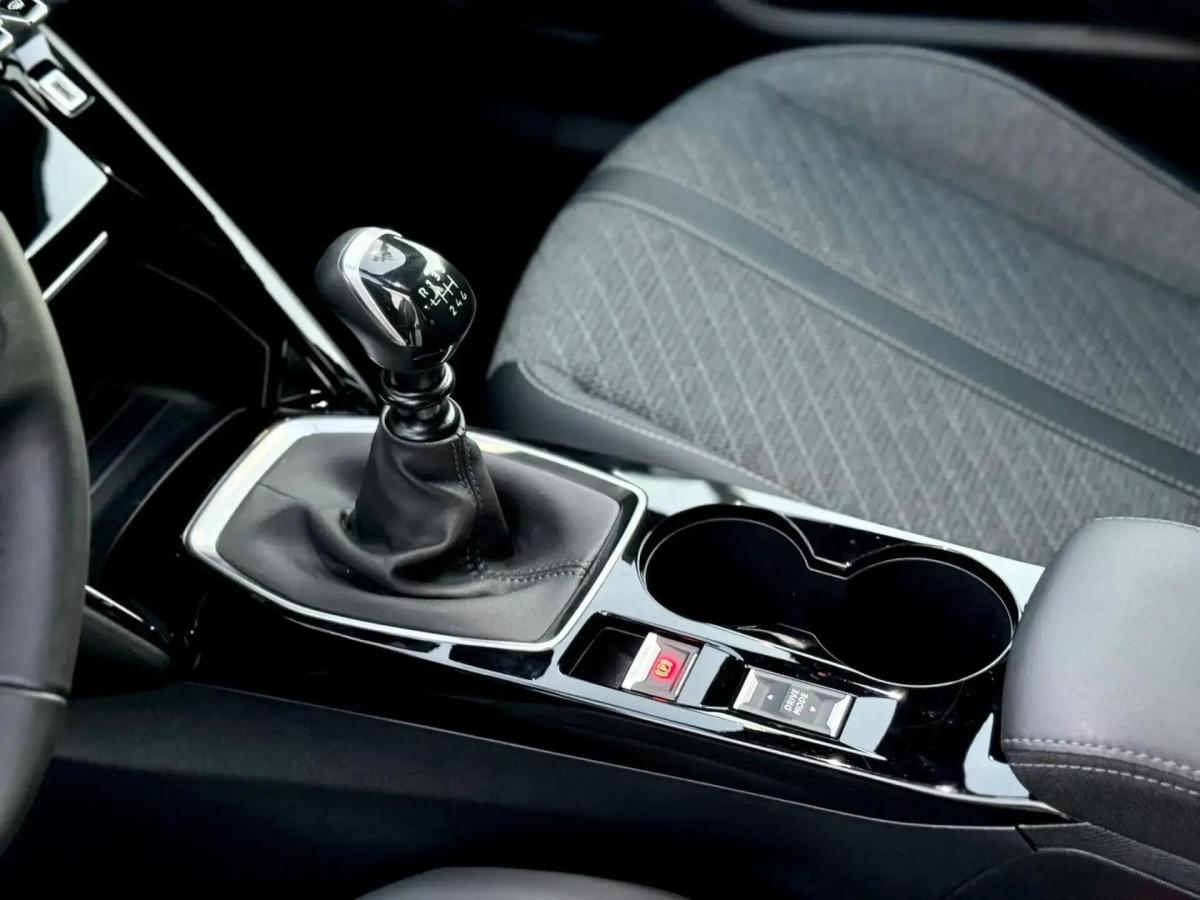 peugeot-2008-2024-gasolina-1199cc