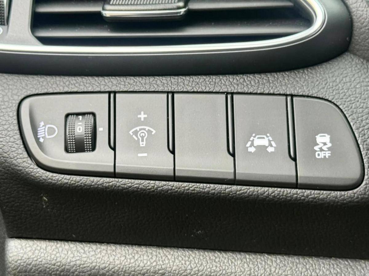 hyundai-i30-sw-2018-diesel-1598cc