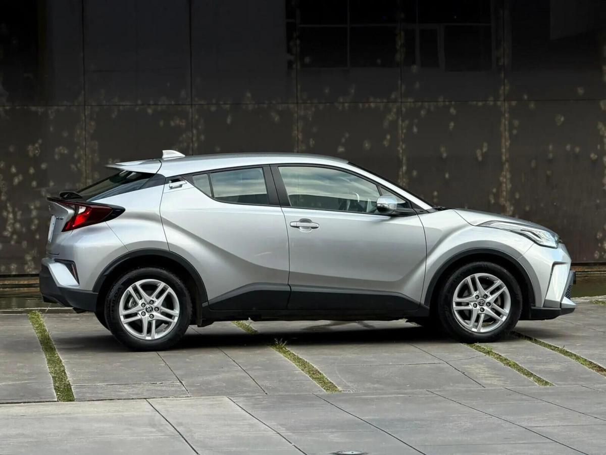 toyota-c-hr-2023-hibrido-a-gasolina-1798cc