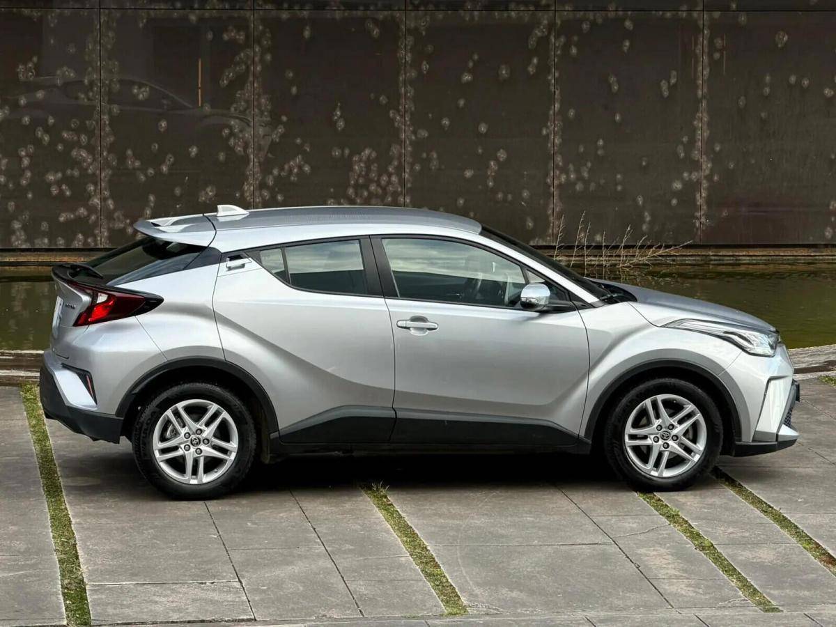 toyota-c-hr-2023-hibrido-a-gasolina-1798cc