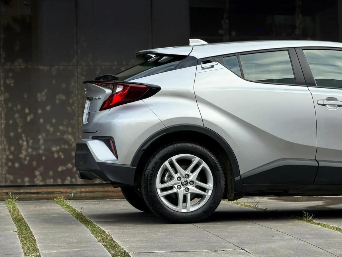 toyota-c-hr-2023-hibrido-a-gasolina-1798cc