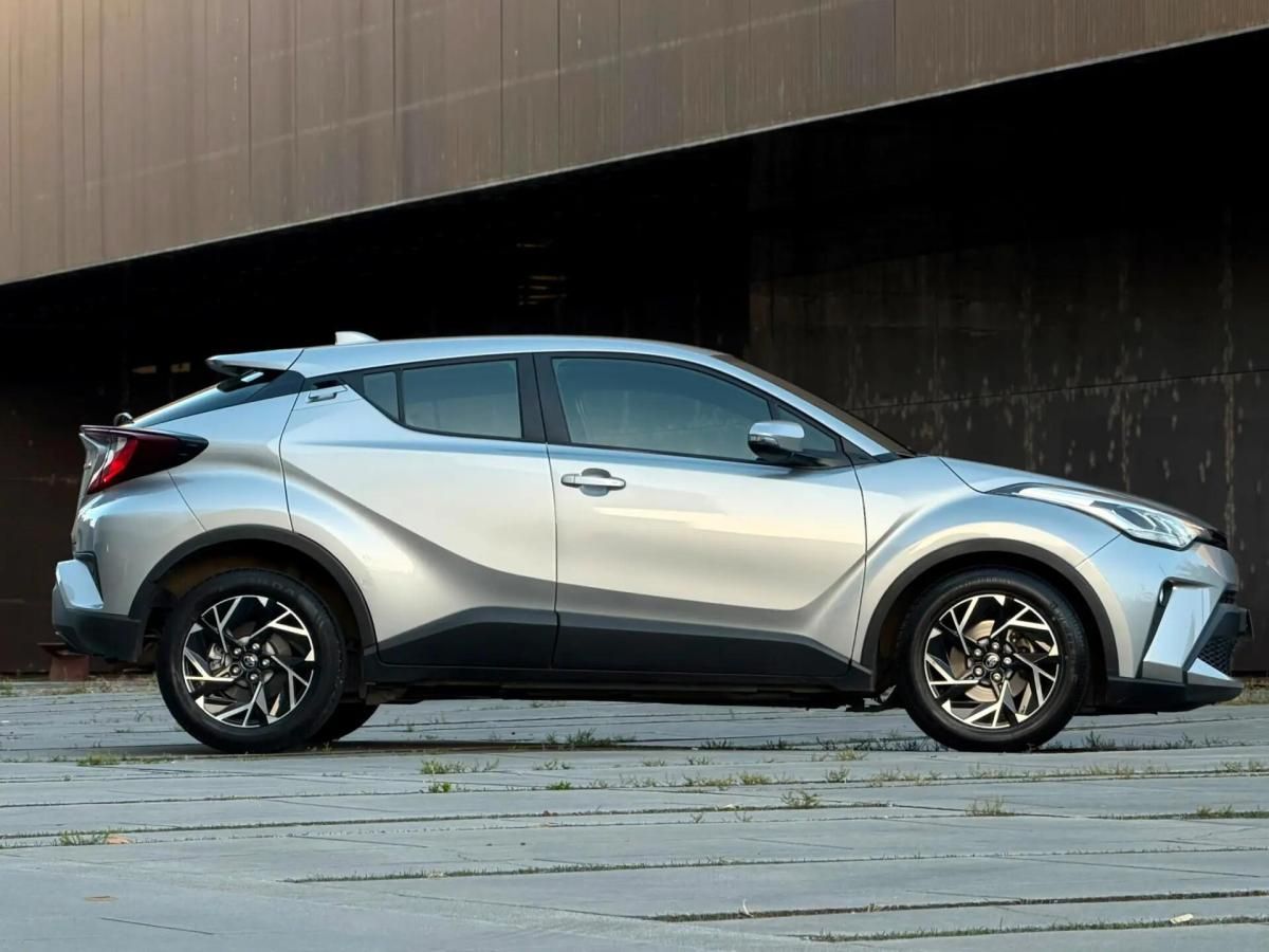 toyota-c-hr-2023-hibrido-a-gasolina-1798cc