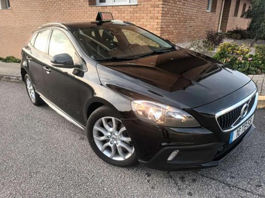 volvo-v40-cross-country-2017-diesel-1969cc