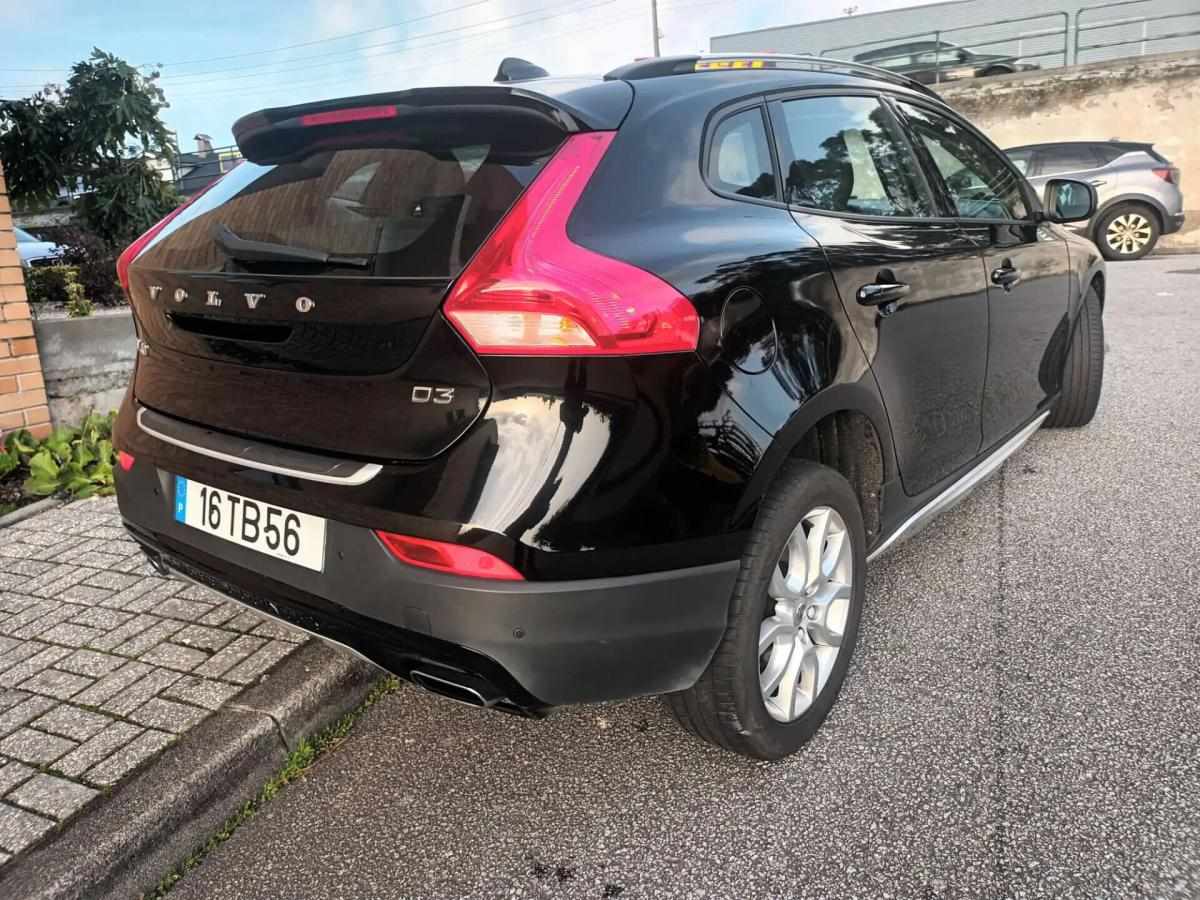 volvo-v40-cross-country-2017-diesel-1969cc