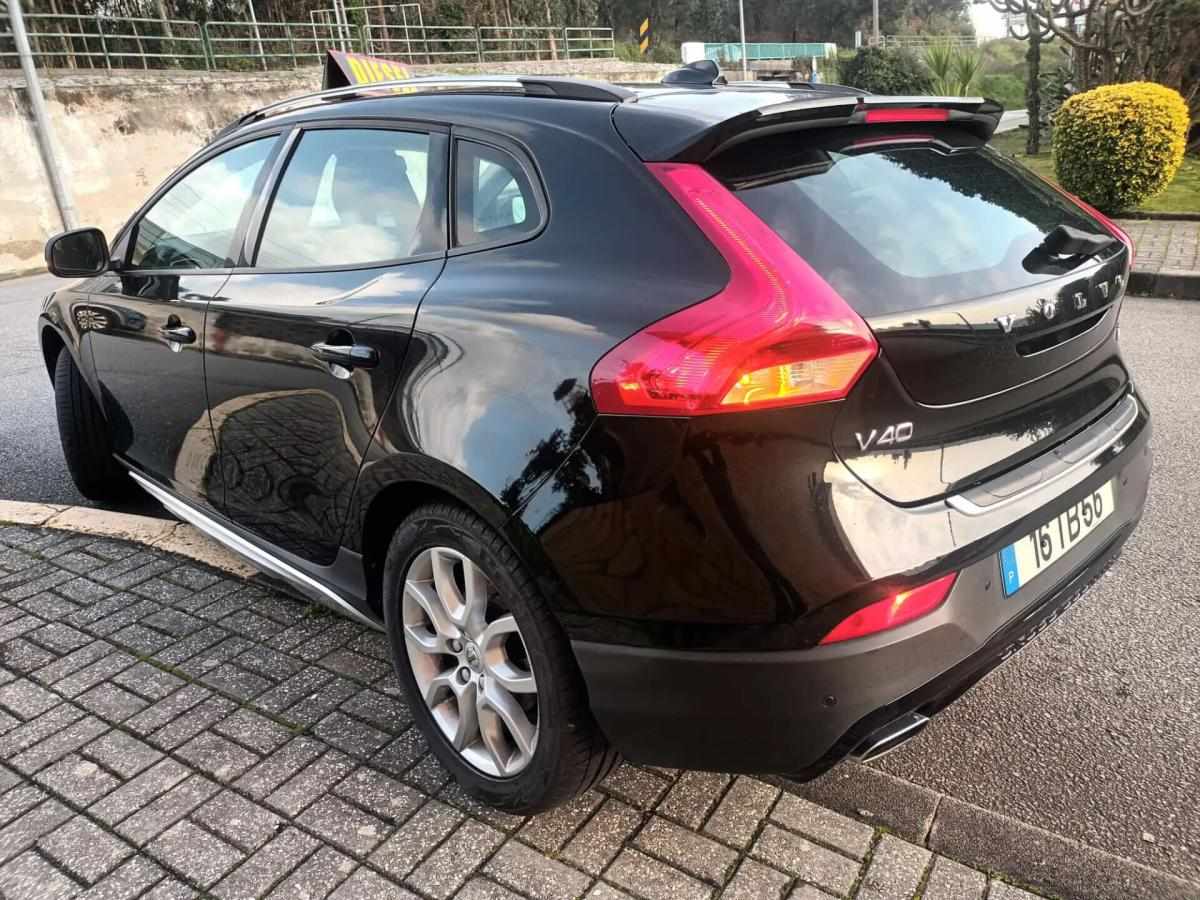 volvo-v40-cross-country-2017-diesel-1969cc
