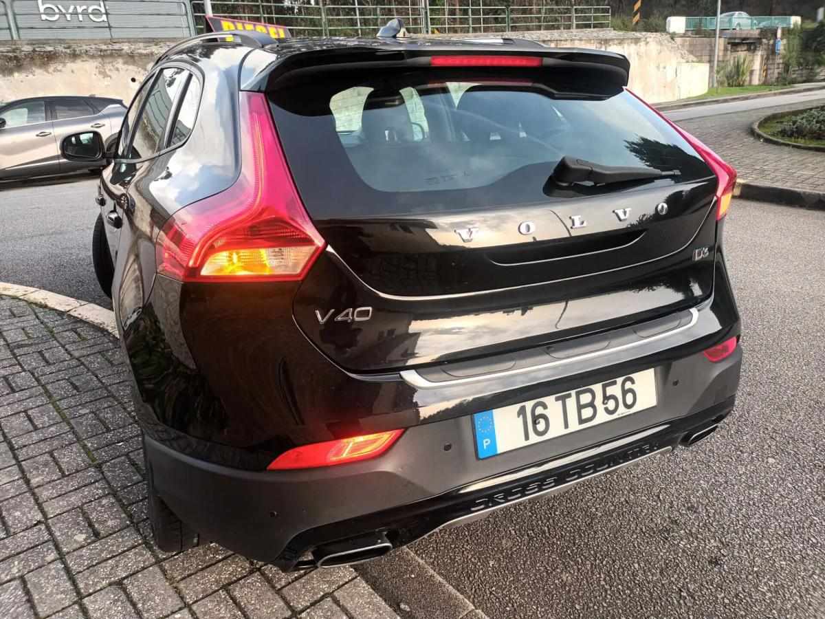 volvo-v40-cross-country-2017-diesel-1969cc