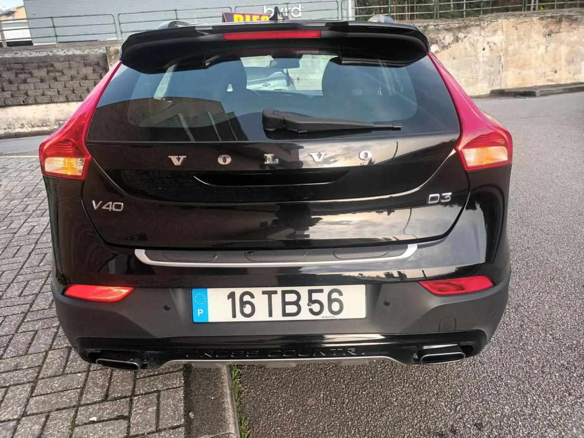 volvo-v40-cross-country-2017-diesel-1969cc