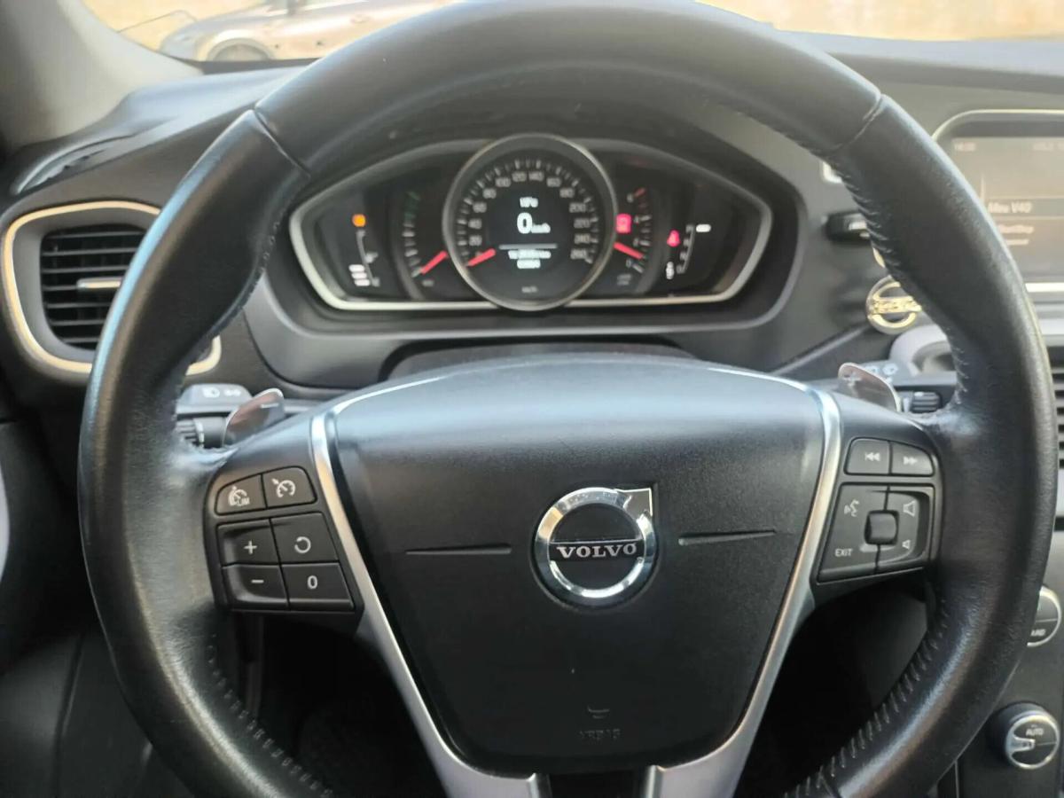 volvo-v40-cross-country-2017-diesel-1969cc