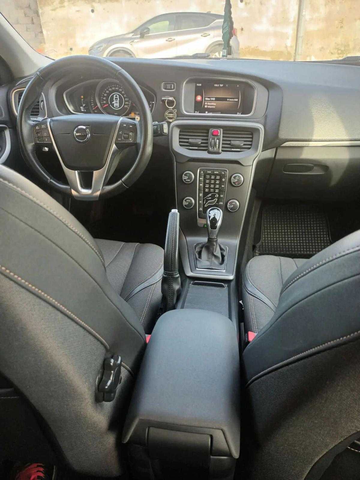 volvo-v40-cross-country-2017-diesel-1969cc