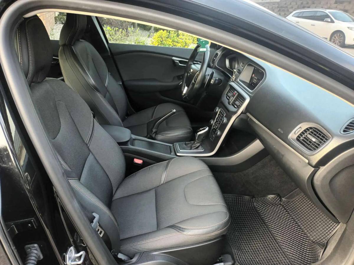 volvo-v40-cross-country-2017-diesel-1969cc