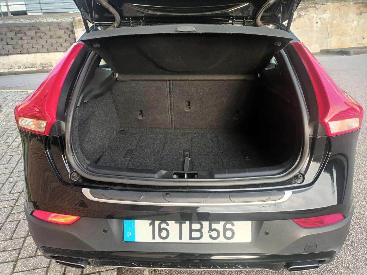 volvo-v40-cross-country-2017-diesel-1969cc