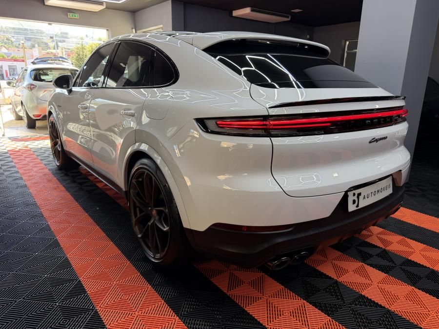 porsche-cayenne-2023-hibrido-a-gasolina-2995cc