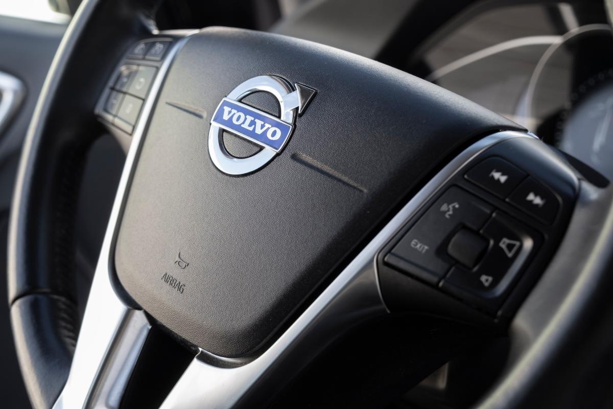 volvo-v60-2017-diesel-1969cc
