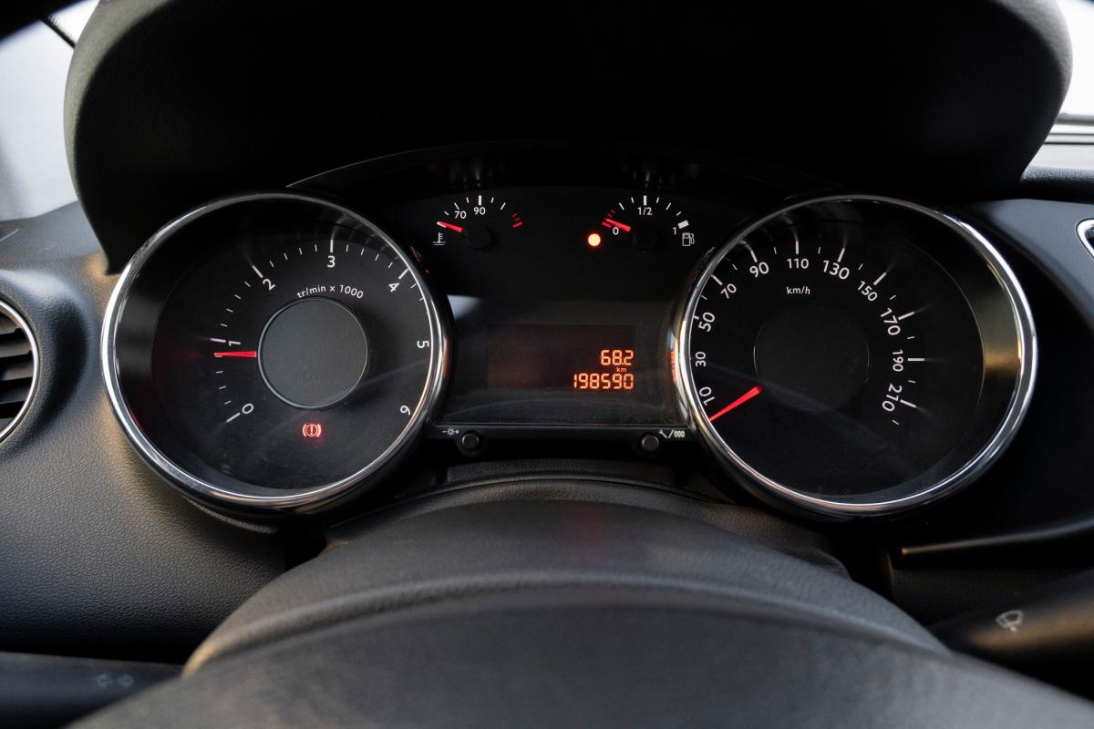 peugeot-3008-2011-diesel-1560cc