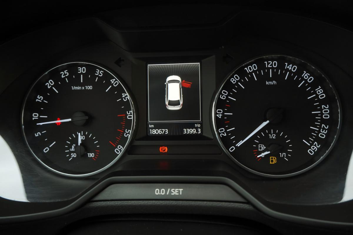 skoda-octavia-2015-diesel-1598cc