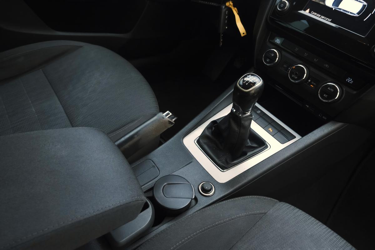 skoda-octavia-2015-diesel-1598cc