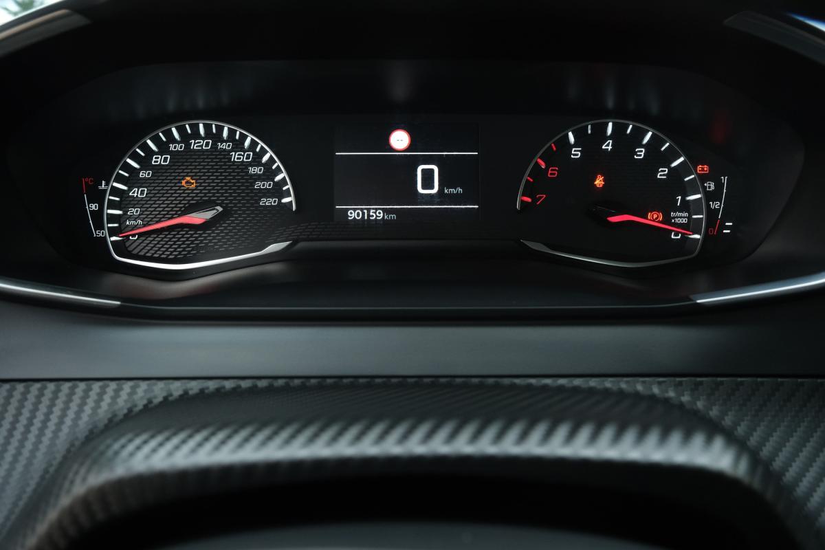 peugeot-208-2021-diesel-1499cc