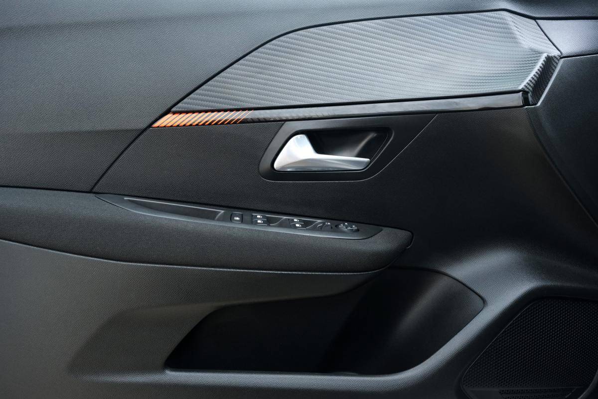 peugeot-208-2021-diesel-1499cc