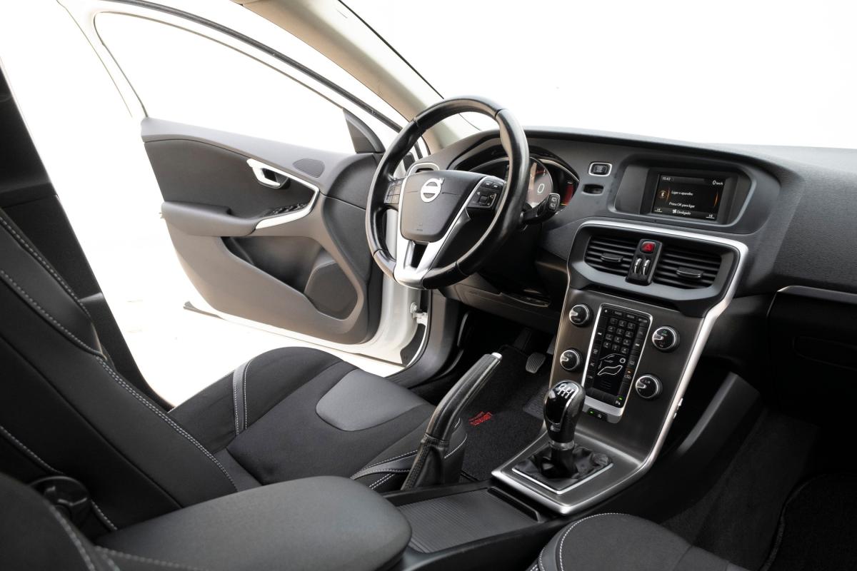 volvo-v40-2013-diesel-1560cc