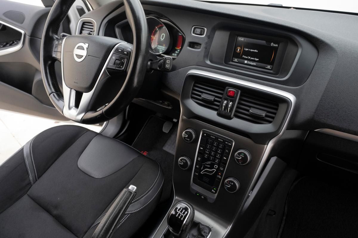 volvo-v40-2013-diesel-1560cc
