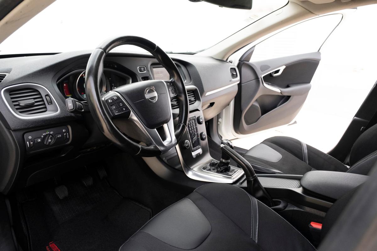volvo-v40-2013-diesel-1560cc