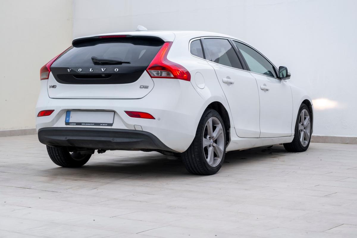 volvo-v40-2013-diesel-1560cc