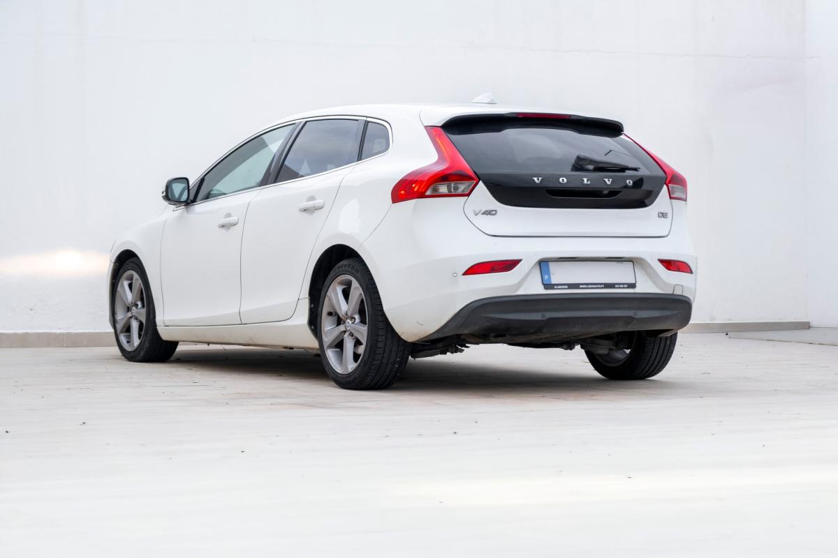 volvo-v40-2013-diesel-1560cc