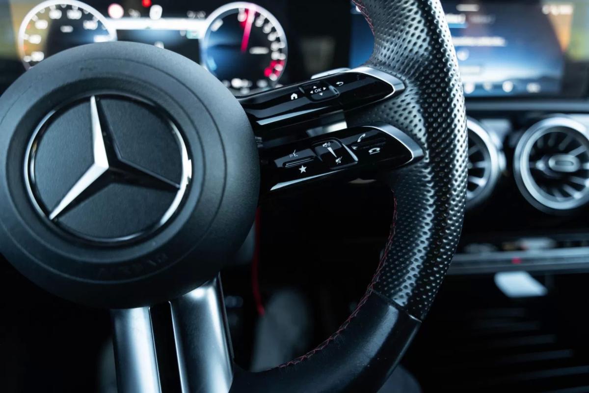 mercedes-benz-classe-a-2023-hibrido-1332cc