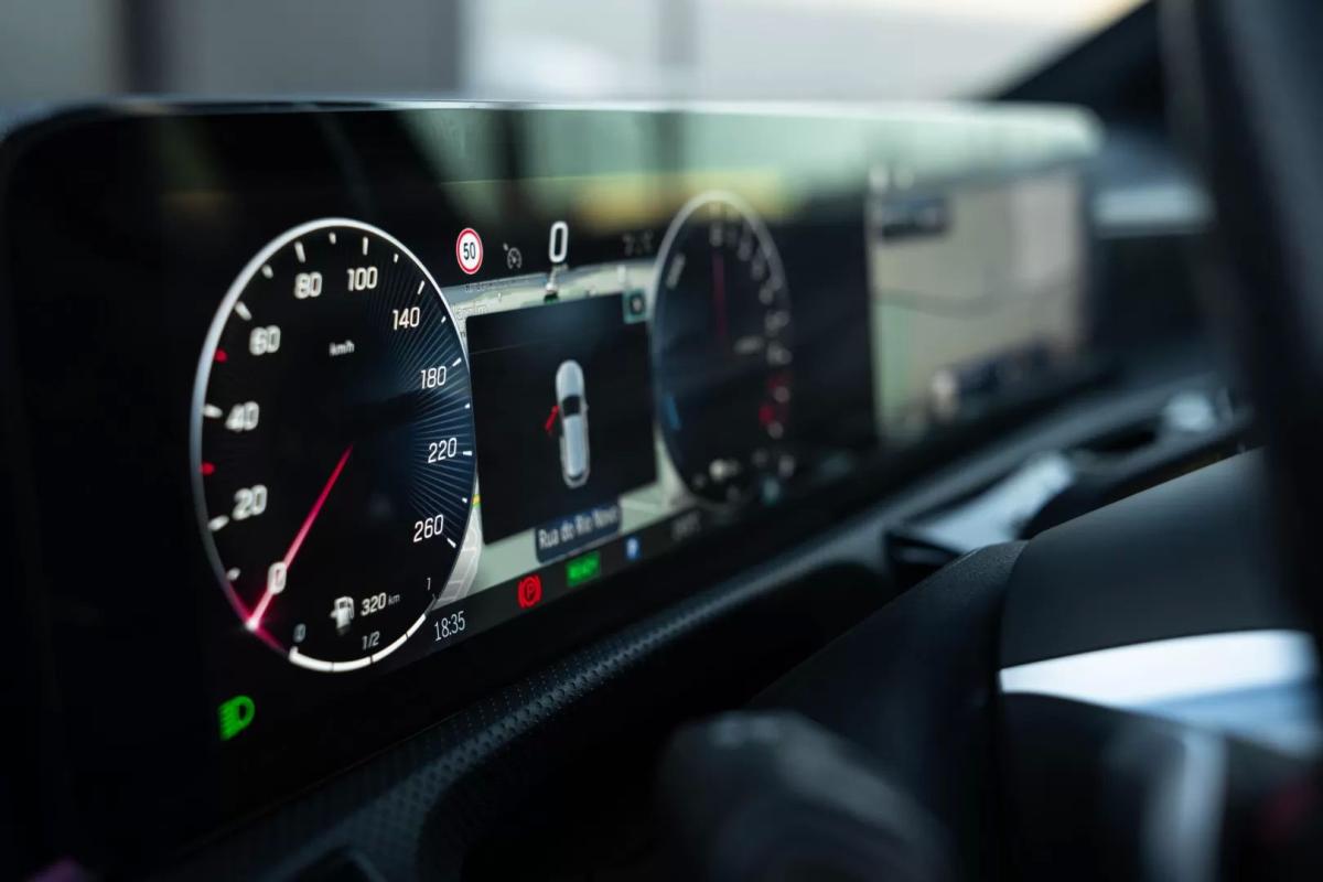 mercedes-benz-classe-a-2023-hibrido-1332cc