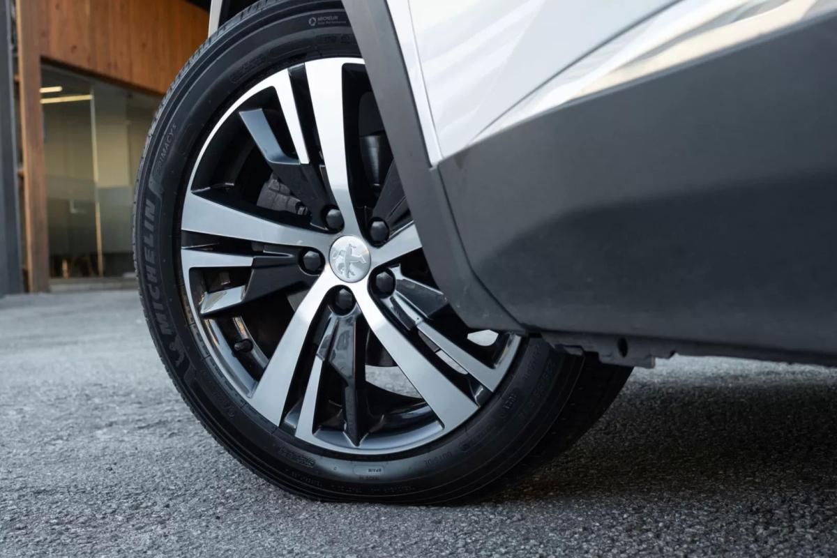 peugeot-5008-2019-diesel-1499cc