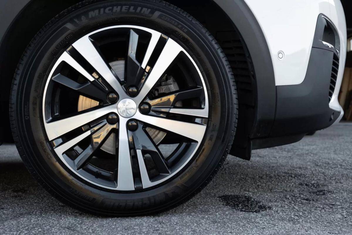 peugeot-5008-2019-diesel-1499cc