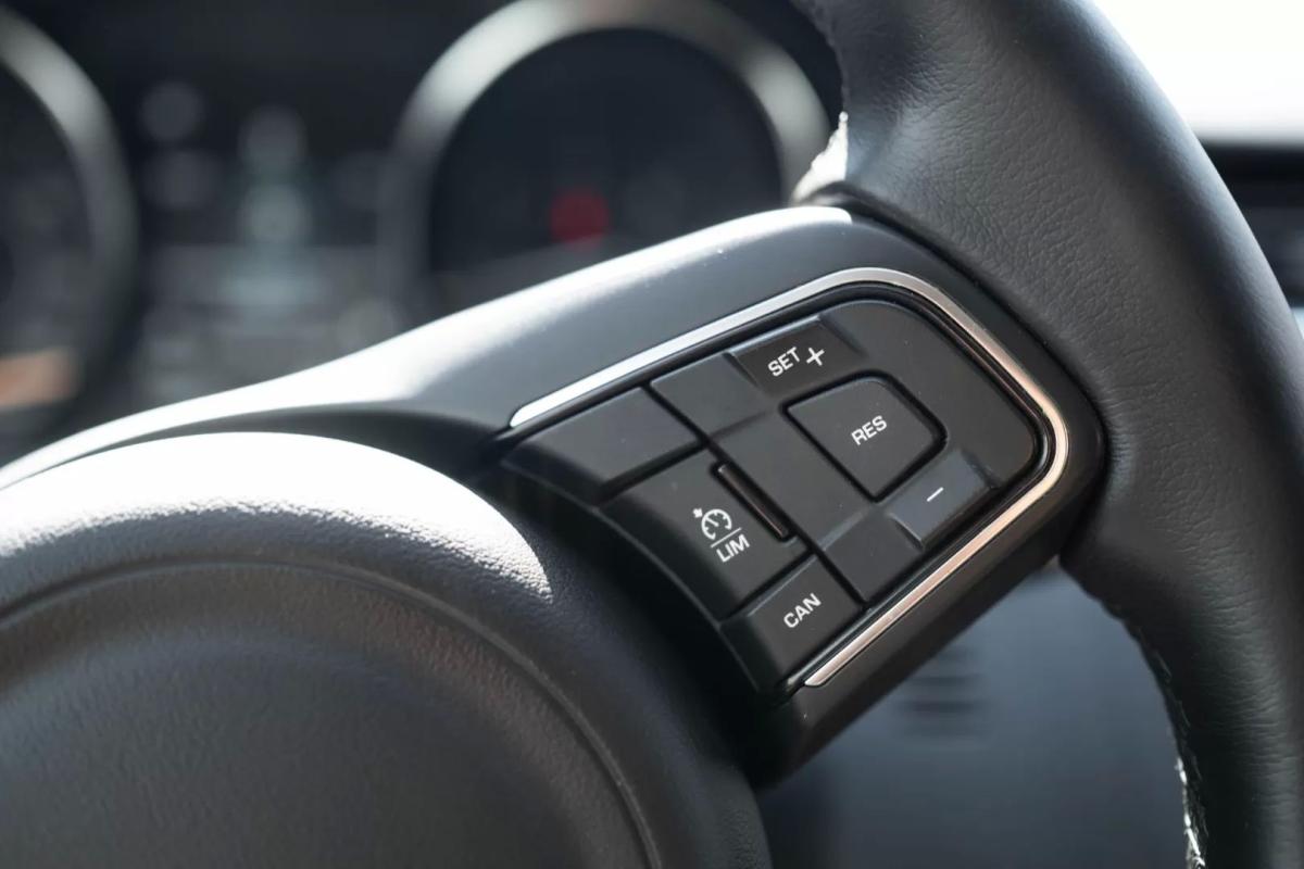 jaguar-e-pace-2018-diesel-1999cc