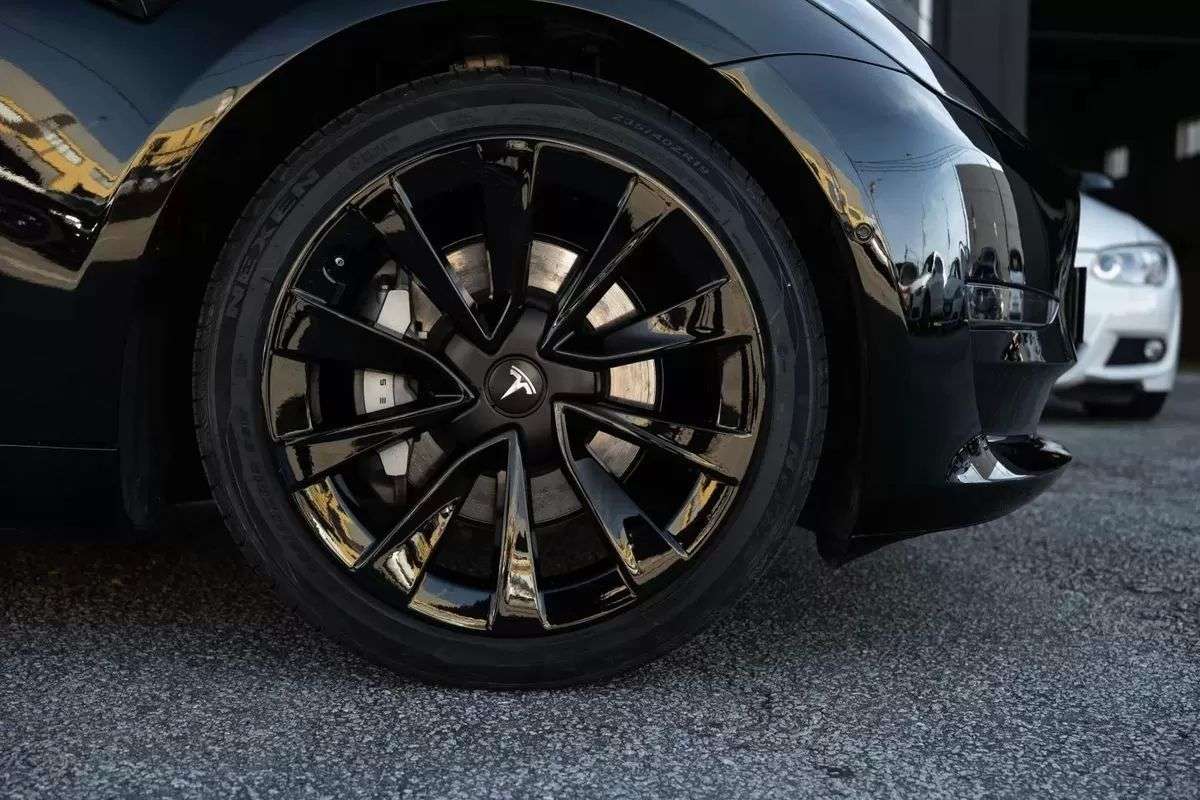 tesla-model-3-2023-eletrico-200cc