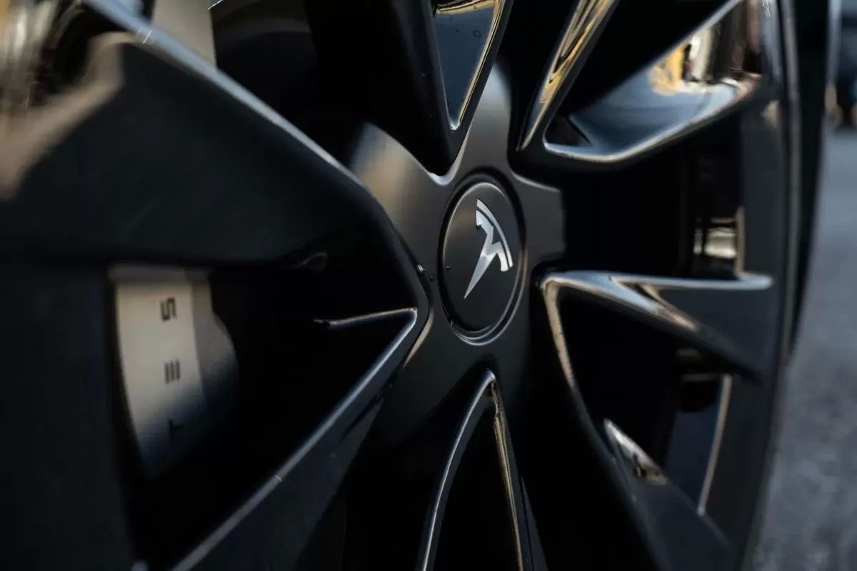 tesla-model-3-2023-eletrico-200cc