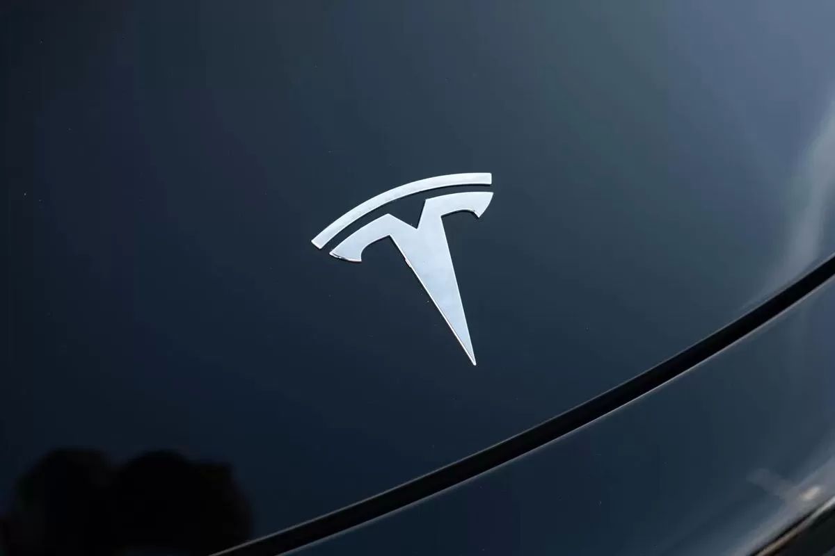 tesla-model-3-2023-eletrico-200cc