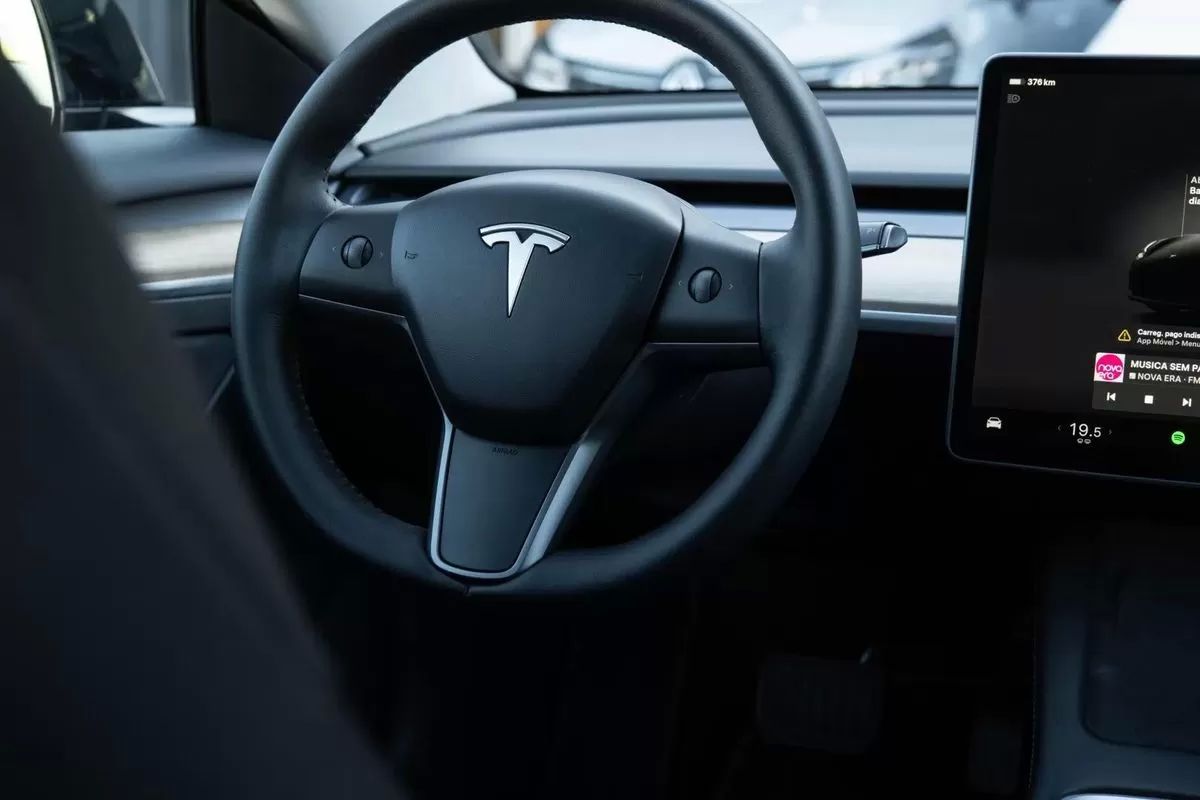 tesla-model-3-2023-eletrico-200cc