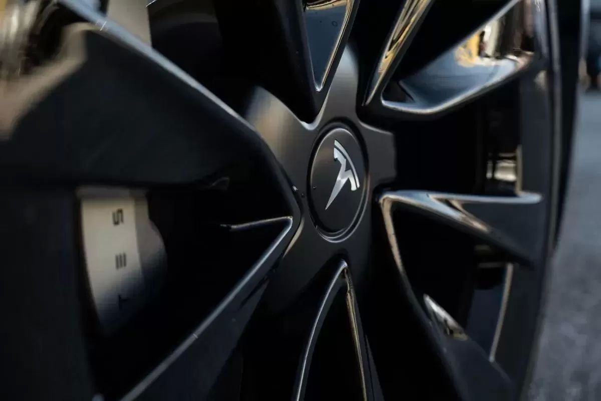 tesla-model-3-2023-eletrico-200cc