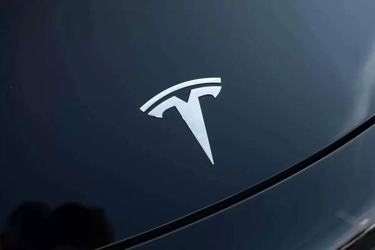 tesla-model-3-2023-eletrico-200cc