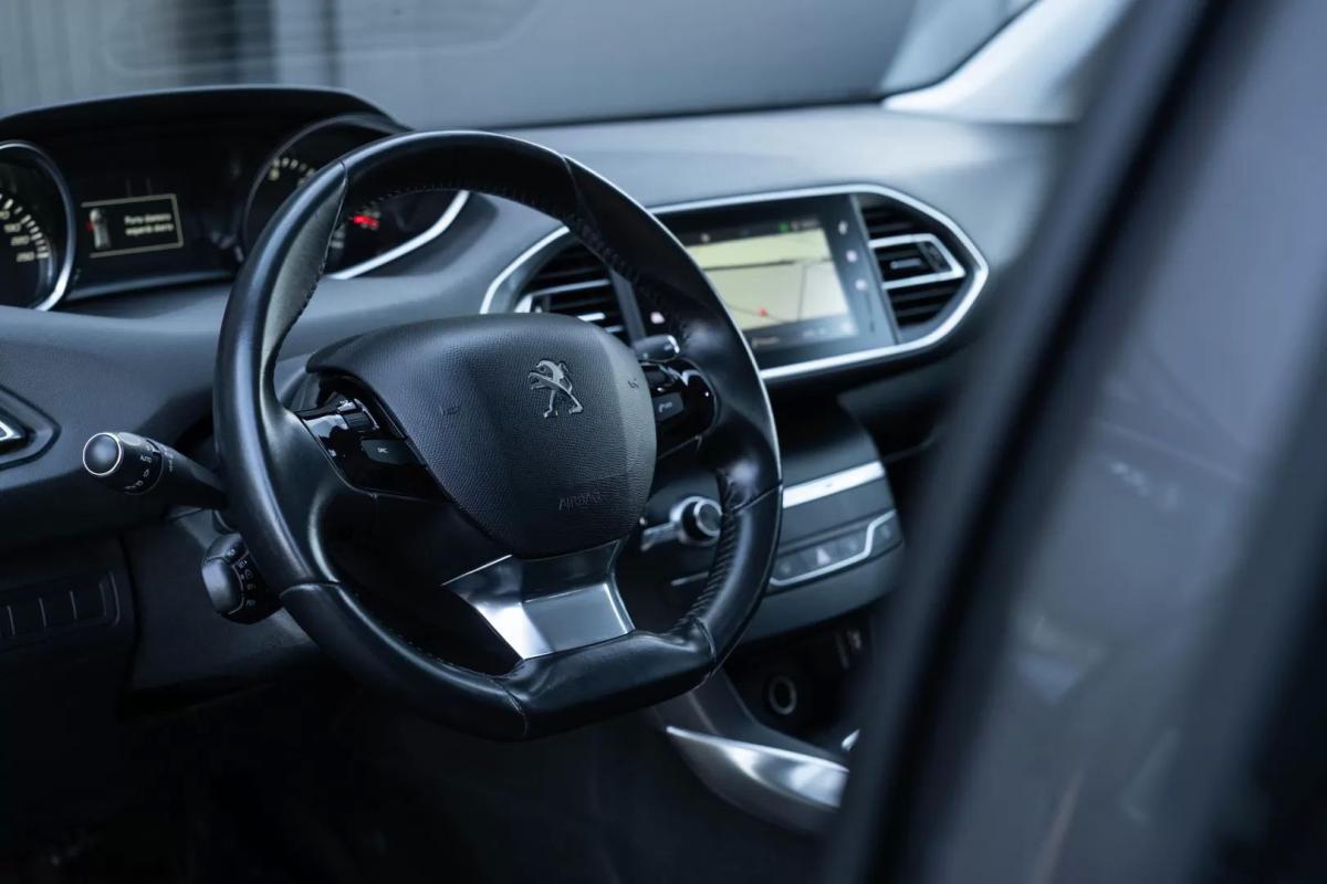 peugeot-308-sw-2018-diesel-1499cc