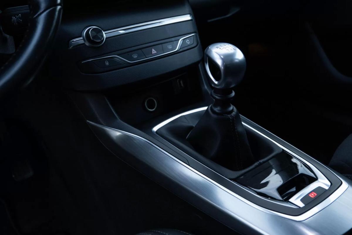 peugeot-308-sw-2018-diesel-1499cc