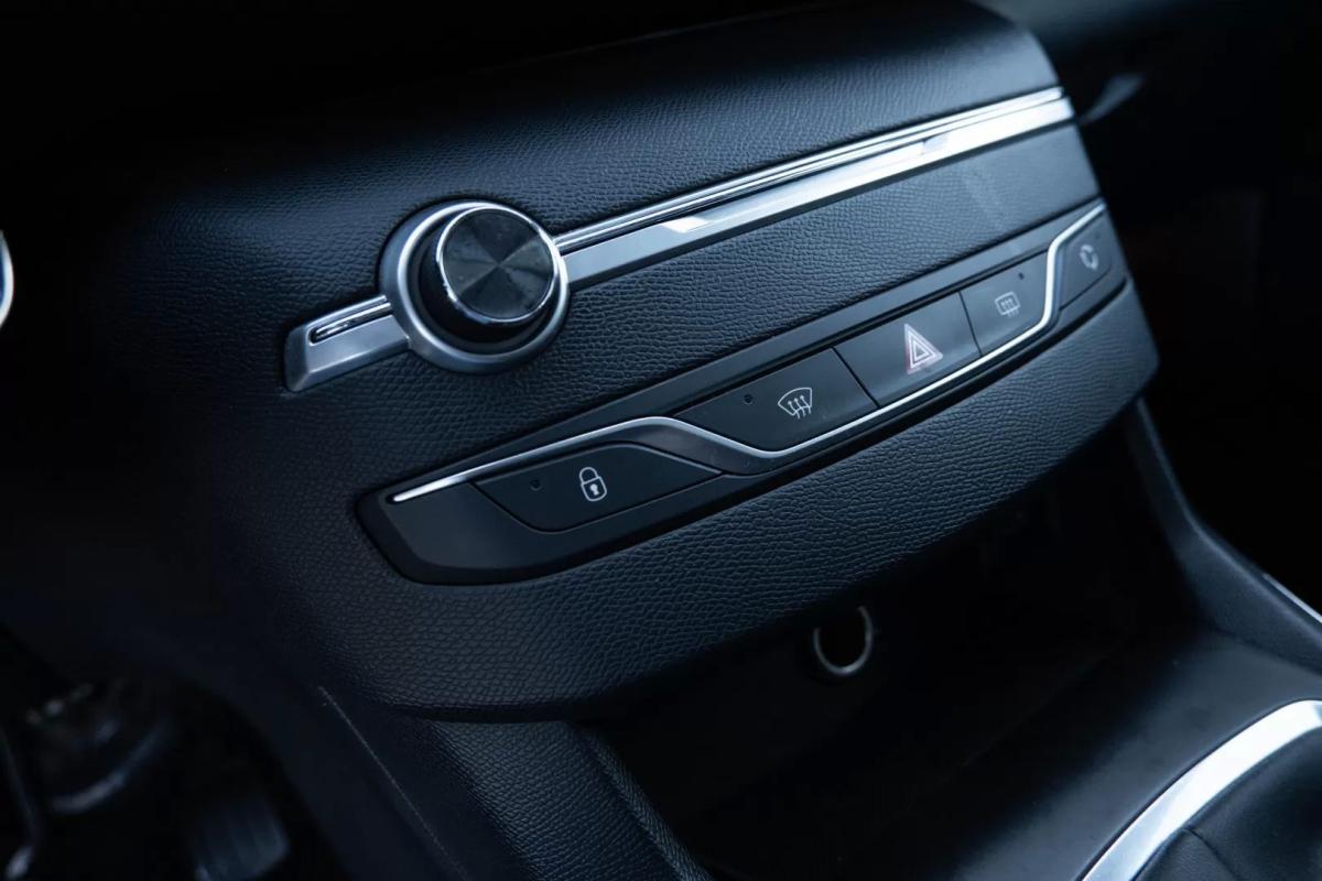 peugeot-308-sw-2018-diesel-1499cc