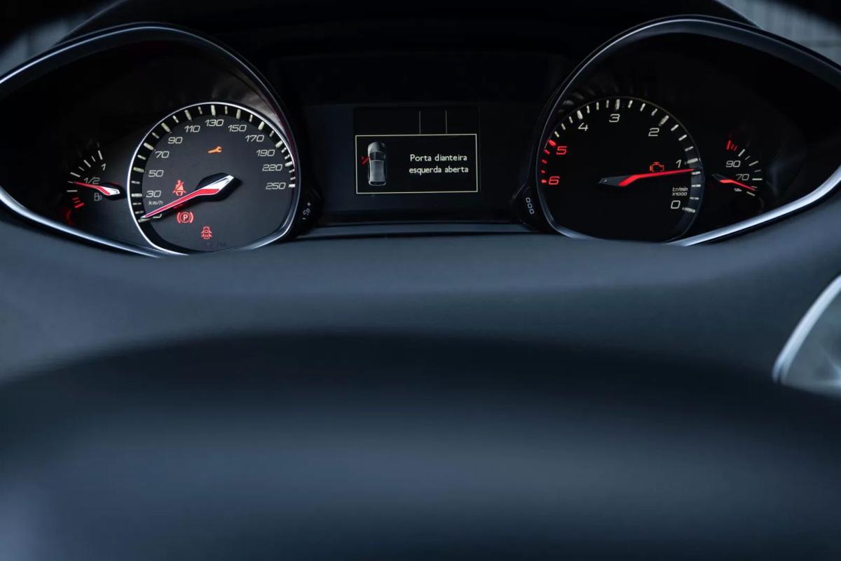 peugeot-308-sw-2018-diesel-1499cc
